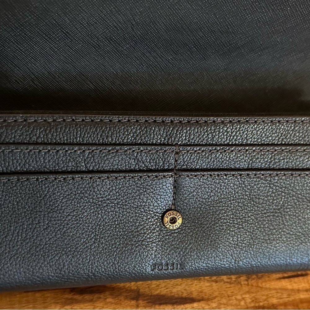 Fossil Black wallet. Approx 7.5” x 4” - Picture 2 of 5